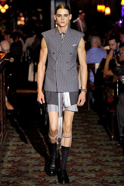 Look 3